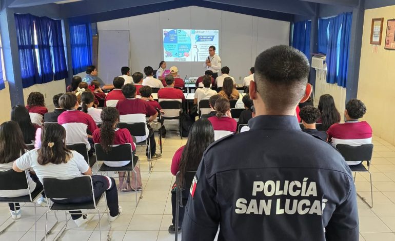 Estudiantes de Cecytem San Lucas aprenden de seguridad vial