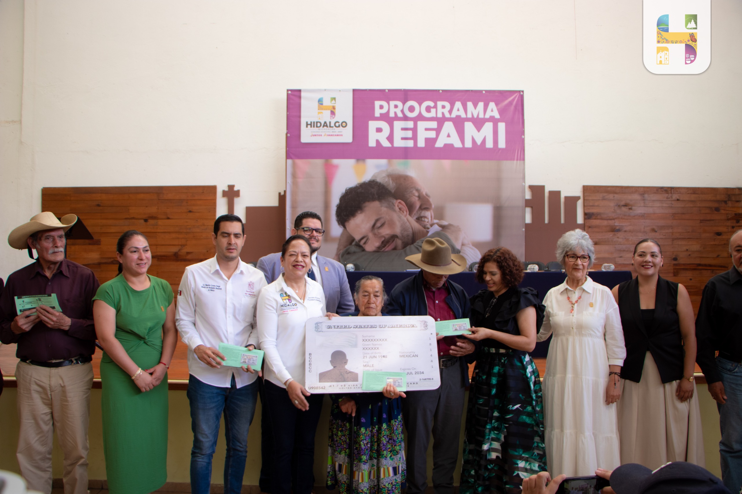 Jeovana Alcántar, entregó 14 visas estadounidenses a adultos mayores del Municipio, dentro del Programa Reencuentro Familiar (REFAMI)