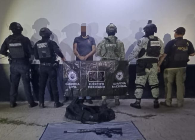 SSP y Defensa detienen a hombre con armamento en Operación Apatzingán