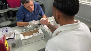 Atienden jornadas médicas a cientos de internos en cinco penales