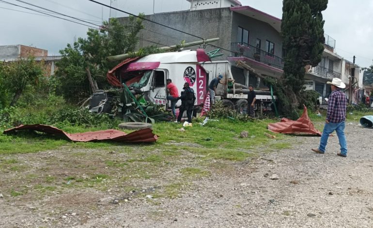 Gobierno de la Heroica ofrece apoyo a familiares y afectados por accidente en la carretera Zitácuaro–Toluca