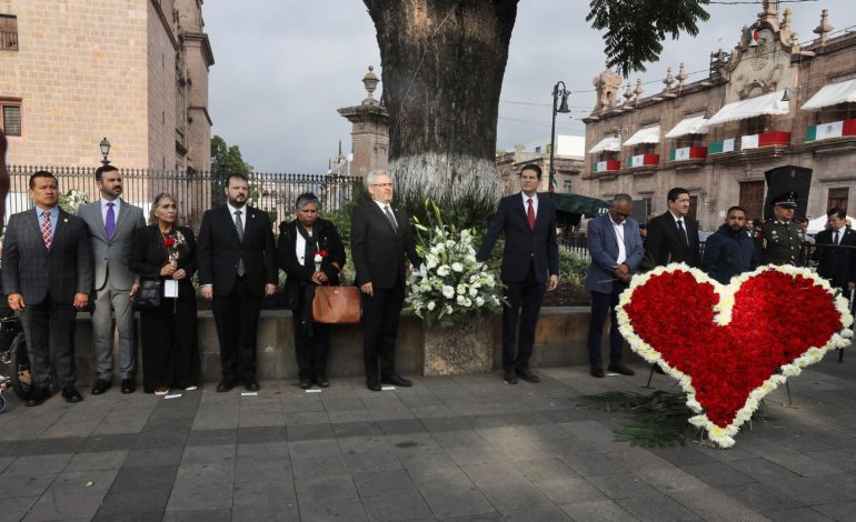 Encabeza Bedolla ceremonia en memoria de las víctimas del 15 de septiembre