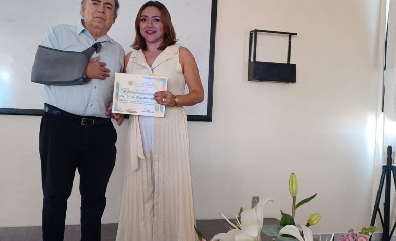 En prepa Taximaroa se realizó sesión de Escuela para padres