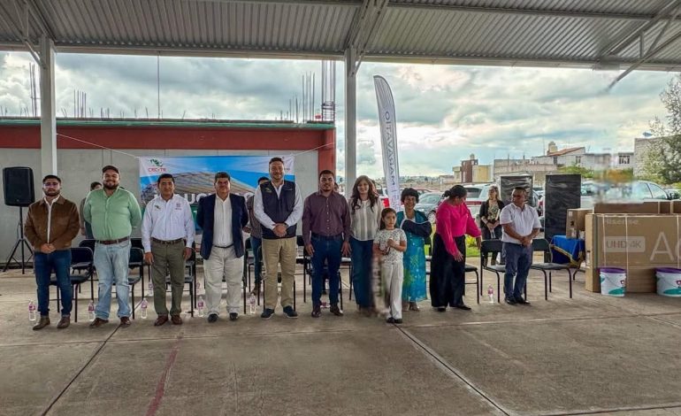 Cecytem Maravatío recibe equipo tecnológico para impulsar la educación