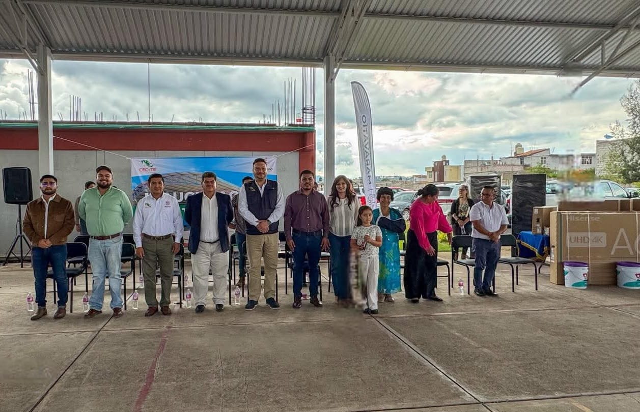 Cecytem Maravatío recibe equipo tecnológico para impulsar la educación