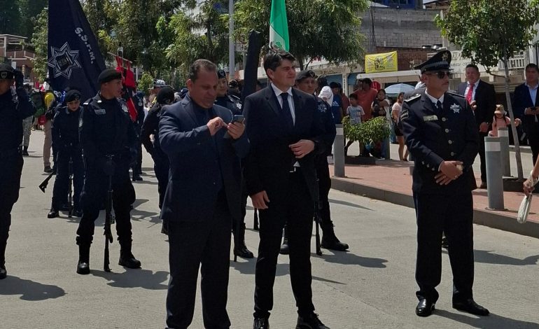 Toño Ixtláhuac encabeza desfile cívico, participan mas de 2 mil alumnos de educación básica