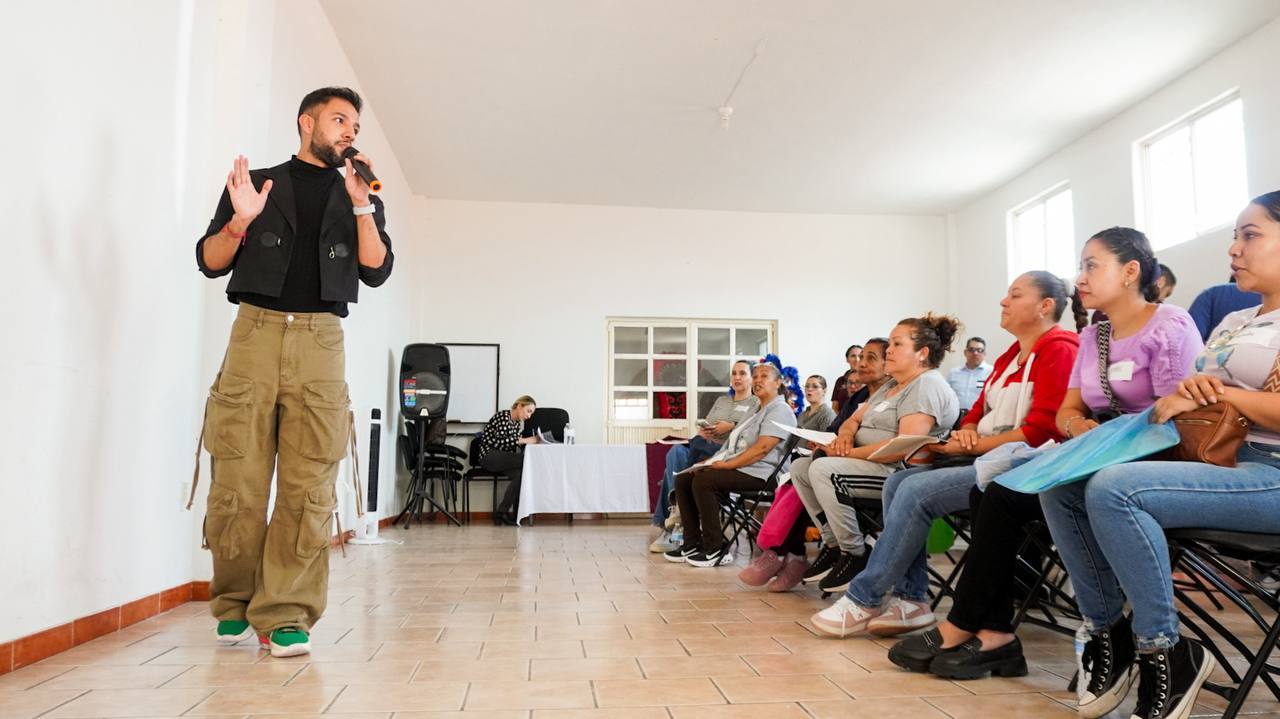 Capacitan a emprendedores en Centros del Bienestar para impulsar proyectos productivos: Sedebi