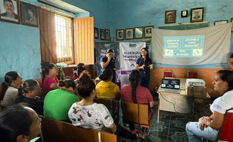 Fiscalía General lleva charlas de prevención de la violencia a madres de familia de Zamora