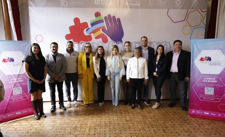 Entregan expedientes con iniciativas y proyectos sociales a jurado calificador para la integración del Parlamento Juvenil 2025.