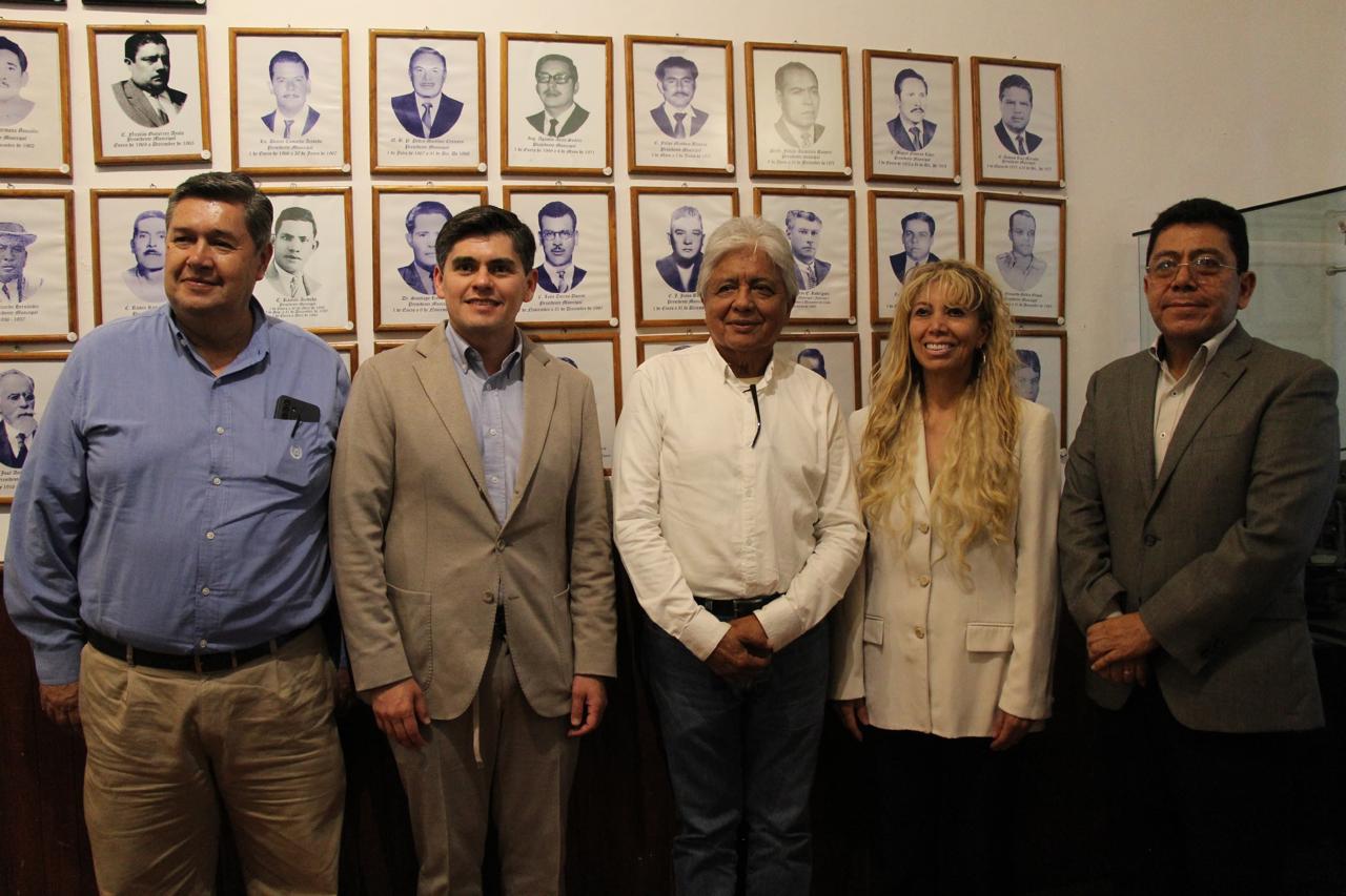 Ayuntamiento de Zitácuato recibe donación de libros del Instituto de Investigaciones Históricas