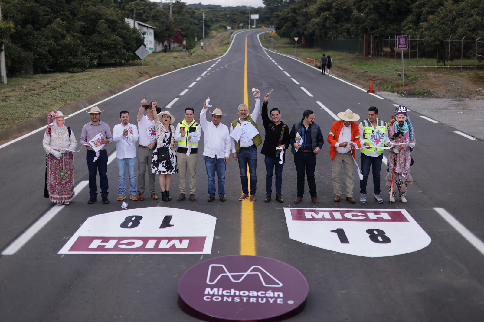 Rehabilitación carretera Uruapan-San Juan Nuevo-Tancítaro-Copetiro fortalece economía regional: Bedolla