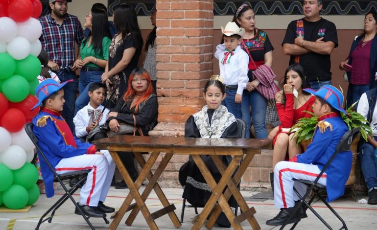 En Escuelas conmemoran el 215 Aniversario del inicio de la lucha por la Independencia de México