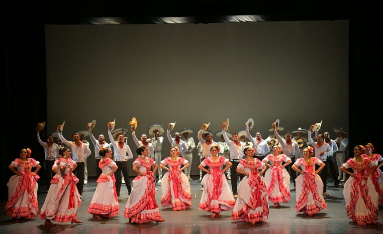 Ballet Folklórico de Michoacán celebra 67 años de trayectoria