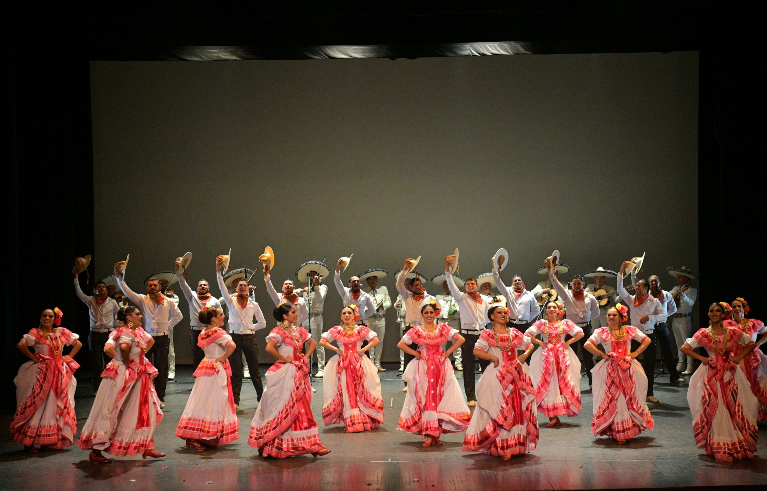 Ballet Folklórico de Michoacán celebra 67 años de trayectoria