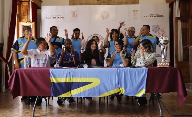Colocan bandera de la comunidad sorda en el Palacio Legislativo