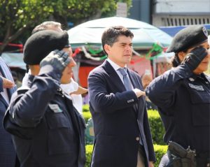 Toño Ixtláhuac dio inicio a los festejos patrios del 15 de septiembre con izamiento de bandera