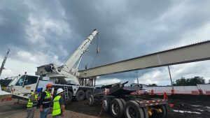 Megaobra del distribuidor vial La Hielera avanza con instalación de dos vigas de 30 toneladas: Bedolla