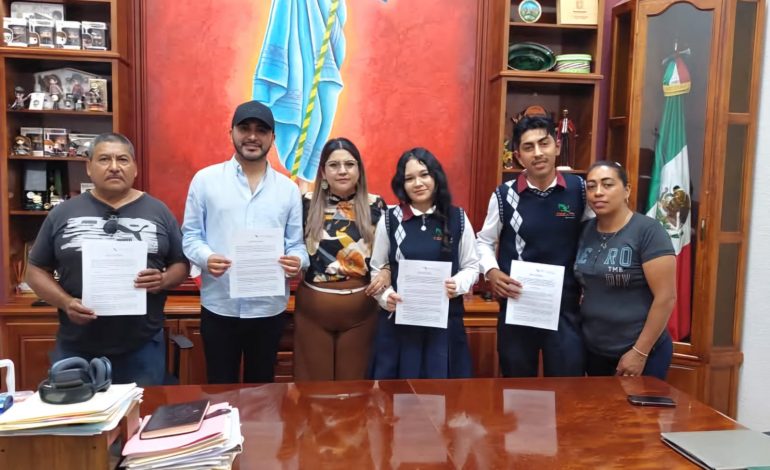 Avanza Cecytem en la formación dual de sus estudiantes