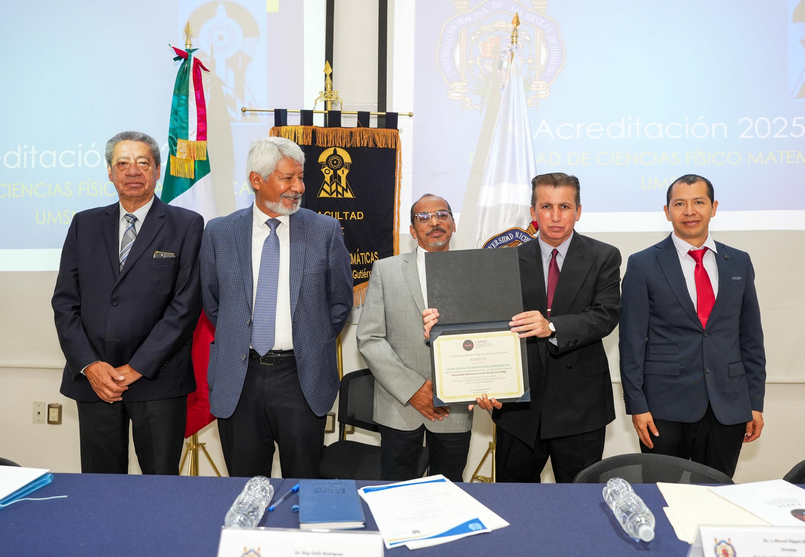 Licenciatura en Ciencias Físico Matemáticas obtiene reacreditación; garantiza la formación de profesionales calificados