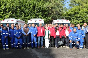 Más ambulancias, más vidas; entrega Bedolla 10 unidades de urgencias médicas