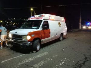 Conductor de motocicleta se niega a recibir atención médica tras accidente