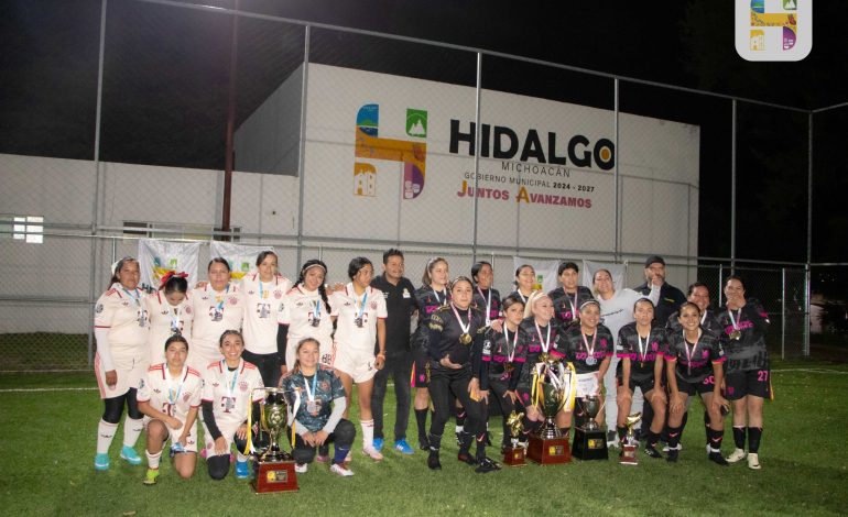 ​Autoridades Municipales, realizaron la premiación del Torneo Femenil de Fútbol 7 donde resultó campeón el equipo Girls.