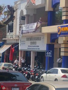 Sujetos desconocidos ingresaron de forma violenta a las oficinas de la Secretaría de Agricultura y Desarrollo Rural y atacaron a balazos a su titular, el médico Aldo Gutiérrez Aguirre