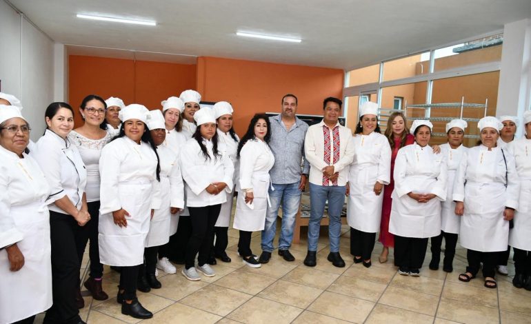 Impulso a la autonomía económica de mujeres de Quiroga con talleres productivos: SESESP