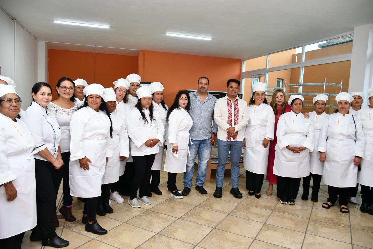 Impulso a la autonomía económica de mujeres de Quiroga con talleres productivos: SESESP