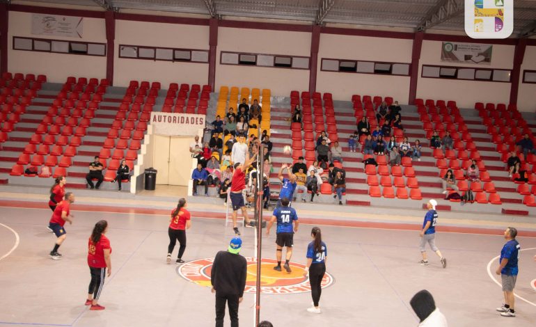 Autoridades Municipales realizaron la premiación del Torneo Intermunicipal de Voleibol, donde resultó campeón Parques y Jardines.