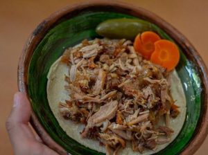 Carnitas de Michoacán, certificación que protege, da valor y abre mercados: Sedeco