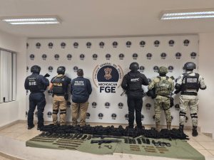 En acción operativa realizada en Tzitzio,  FGE, SSPC, GN, SEDENA, SIE y Policía de Morelia aseguran armamento y equipo táctico