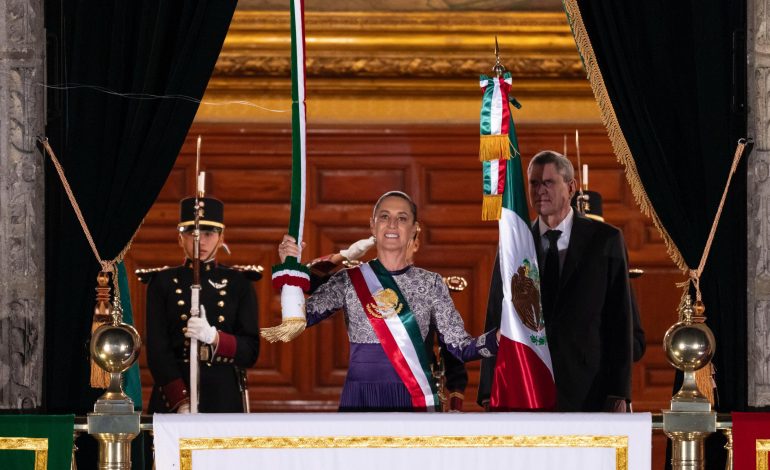 ¡HISTÓRICO! PRESIDENTA CLAUDIA SHEINBAUM ENCABEZA CEREMONIA DEL GRITO DE INDEPENDENCIA; PRIMERA MUJER EN 215 AÑOS