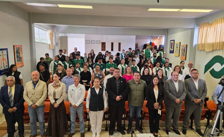 Directora de Conalep Norma Santillan rinde cuentas ante la comunidad.