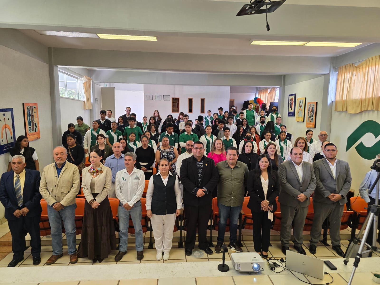 Directora de Conalep Norma Santillan rinde cuentas ante la comunidad.