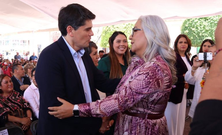 Toño Ixtláhuac asiste al primer informe legislativo de la diputada Emma Rivera Camacho