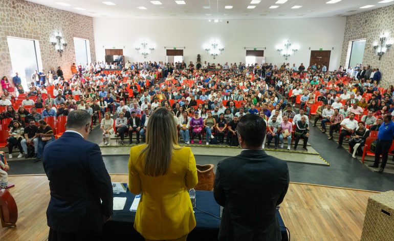 Vamos a respaldar su futuro laboral en la UMSNH, señala Yarabí Ávila ante docentes; las y los profesores reconocen que se dignifique su labor