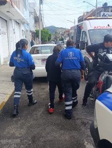 Joven sufre lesiones tras una caída de bicicleta en el centro de Ciudad Hidalgo