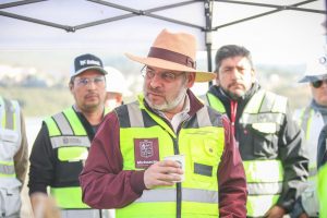 Avanza construcción de puente superior La Hielera en Uruapan: Bedolla.