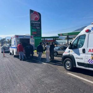 Choque en avenida Morelos deja dos lesionados; se niegan a ser hospitalizados.