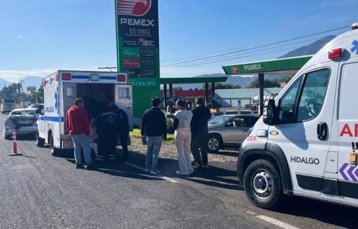 Choque en avenida Morelos deja dos lesionados; se niegan a ser hospitalizados.