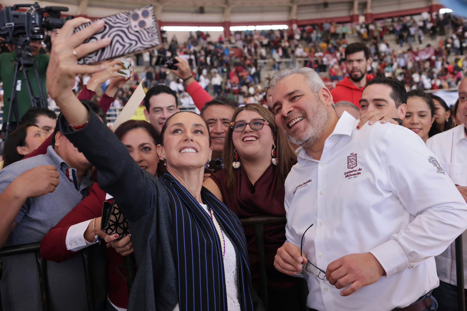 Michoacán avanza en infraestructura y educación con Sheinbaum: Bedolla.
