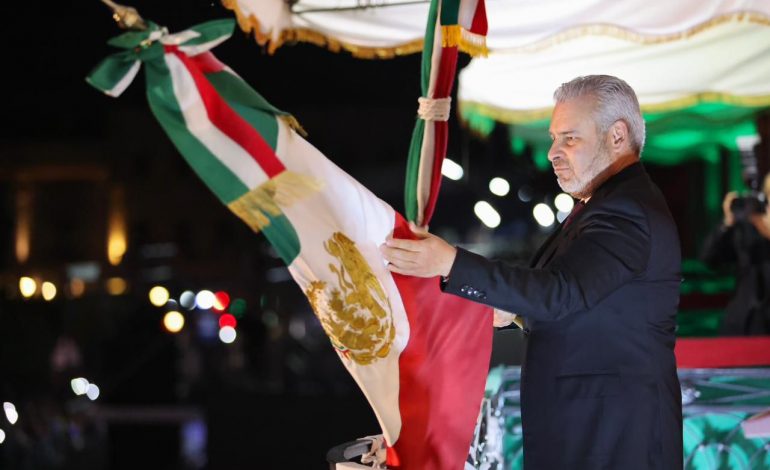 En un ambiente de orgullo y unidad, Bedolla da tradicional Grito de Independencia en Michoacán