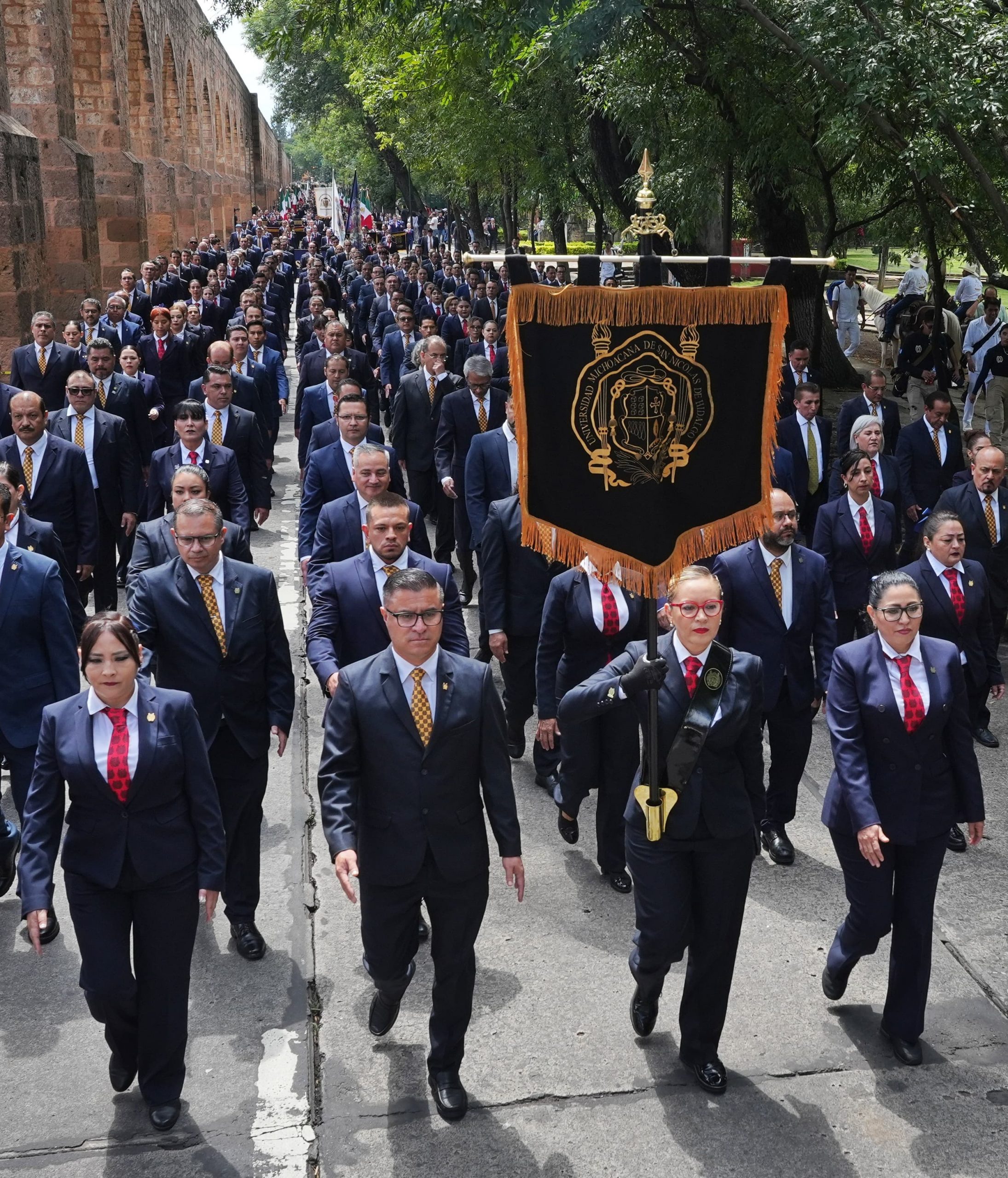 La fuerza de las y los nicolaitas se hizo presente en el desfile cívico con motivo del 215 aniversario del inicio de la Independencia de México 