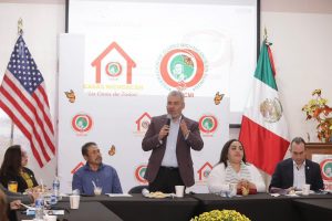 Bedolla escucha a migrantes y acuerda acciones de coordinación<br>