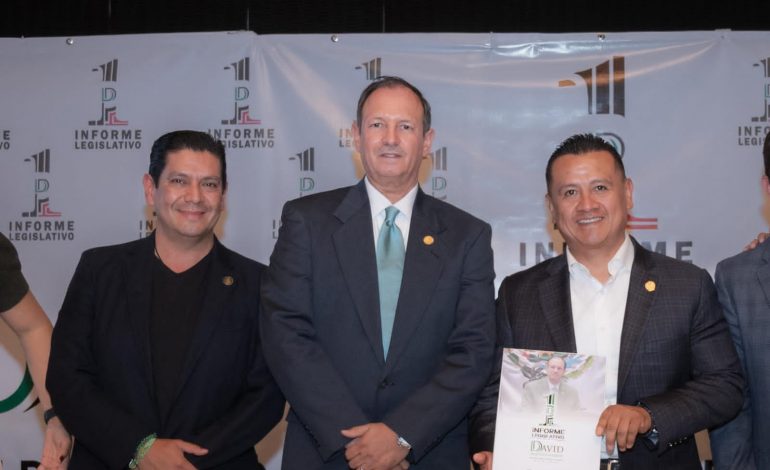 David Martínez Gowman rinde Informe de Actividades Legislativas.