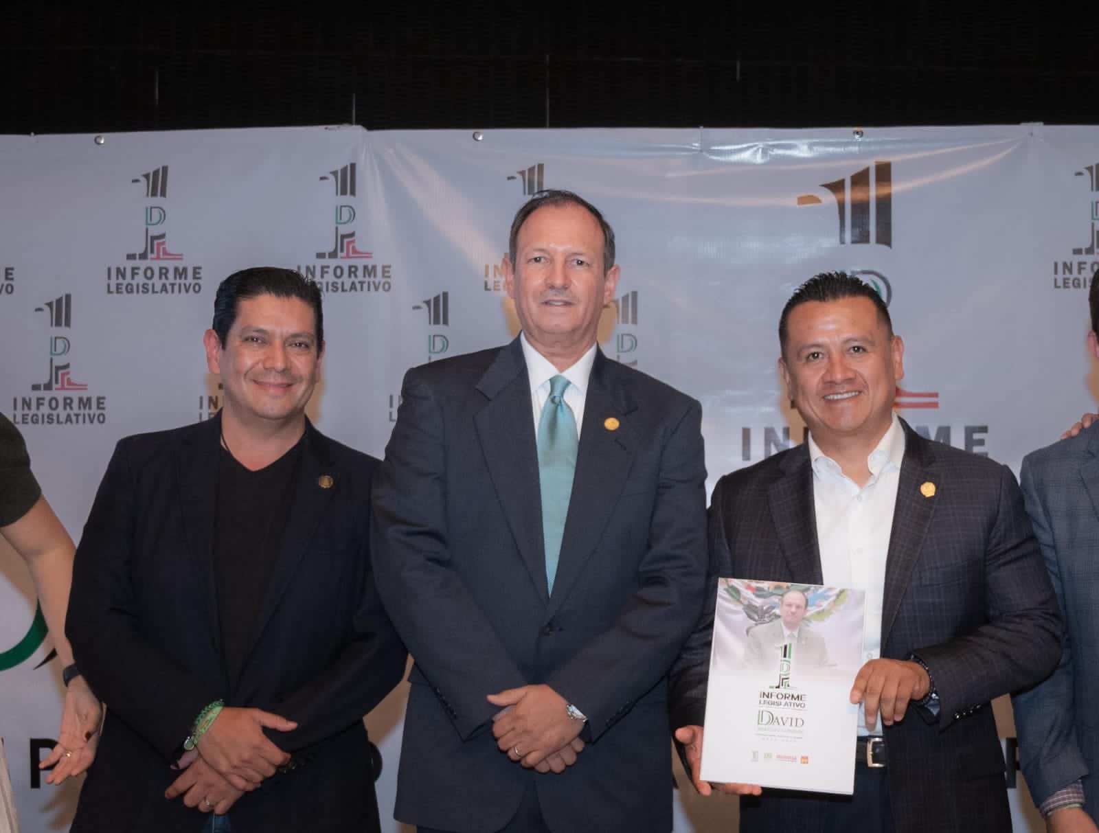 David Martínez Gowman rinde Informe de Actividades Legislativas.