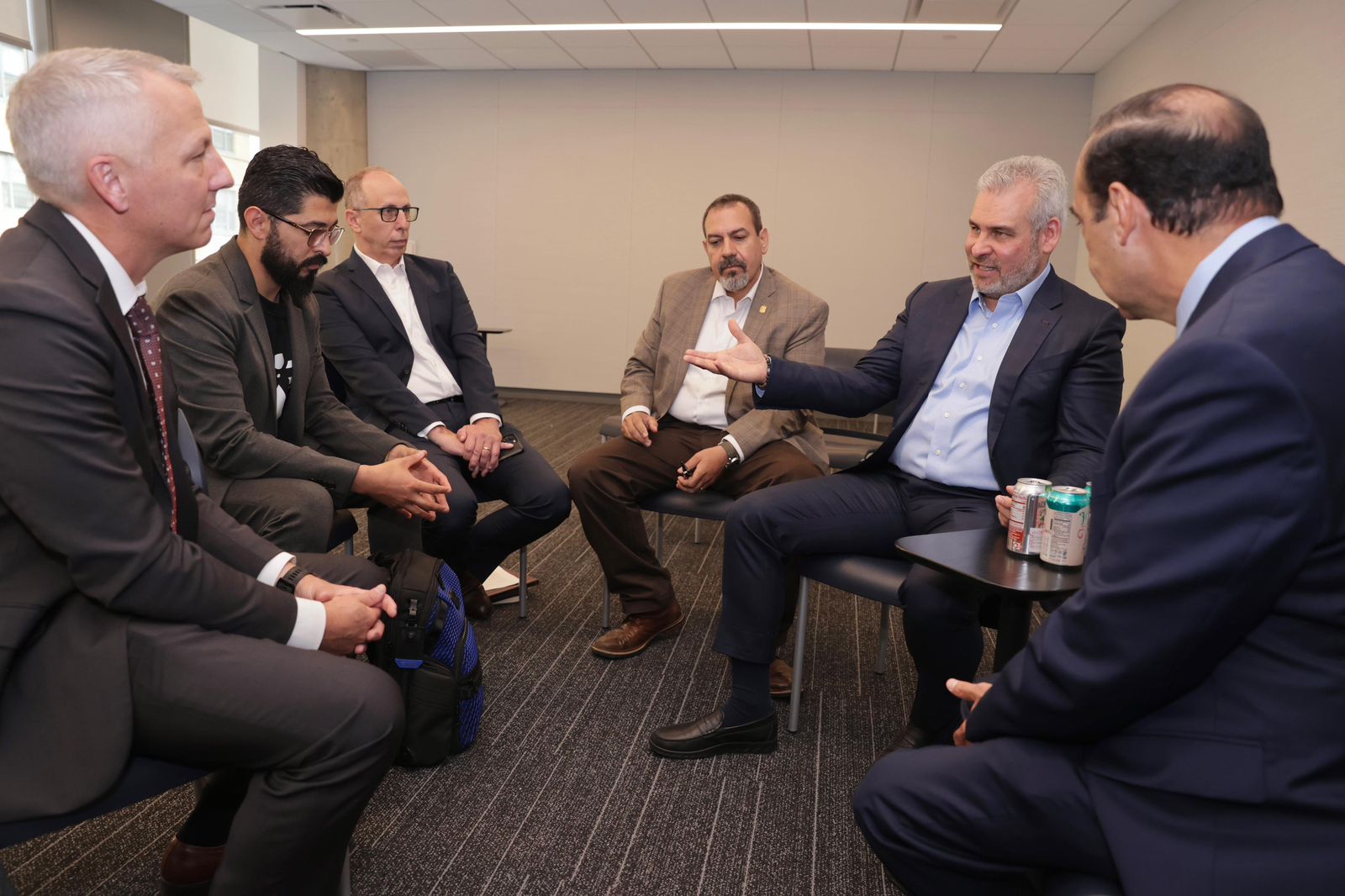 Walmart y Costco respaldan certificación contra la deforestación impulsada por Bedolla