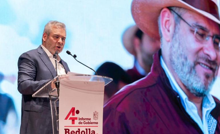 Bedolla presenta informe regional en Zamora; anuncia modernización carretera.
