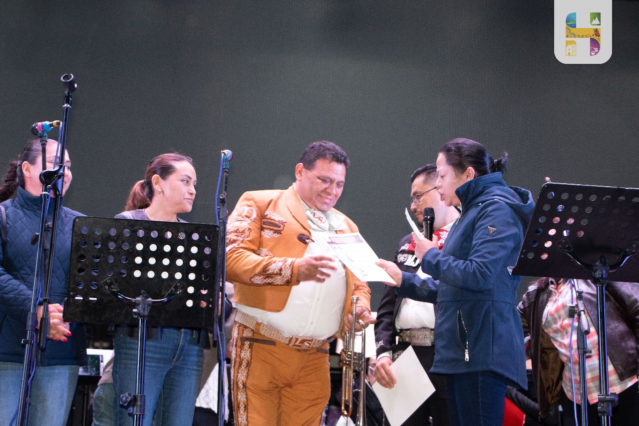 Jeovana Alcántar, asistió al XII Festival Nacional del Mariachi que se llevó a cabo con gran éxito en el Jardín Municipal.